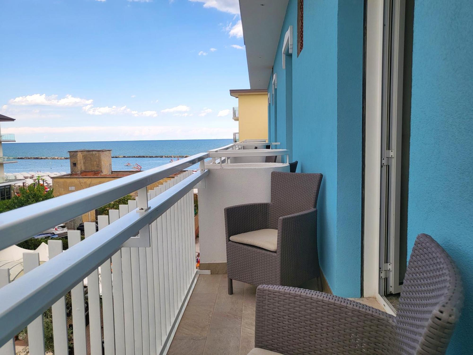 Hotel Lauretta Bellaria-Igea Marina Exteriör bild