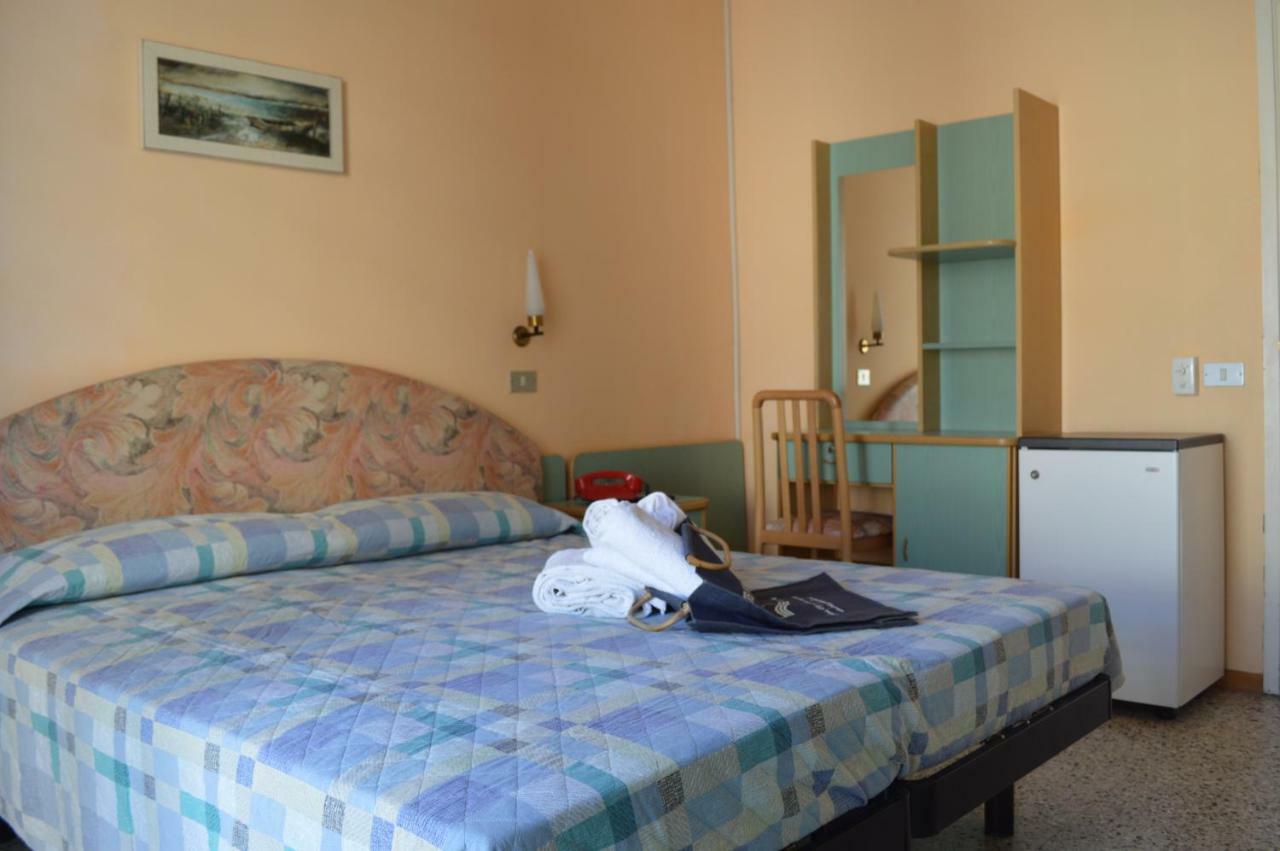 Hotel Lauretta Bellaria-Igea Marina Exteriör bild