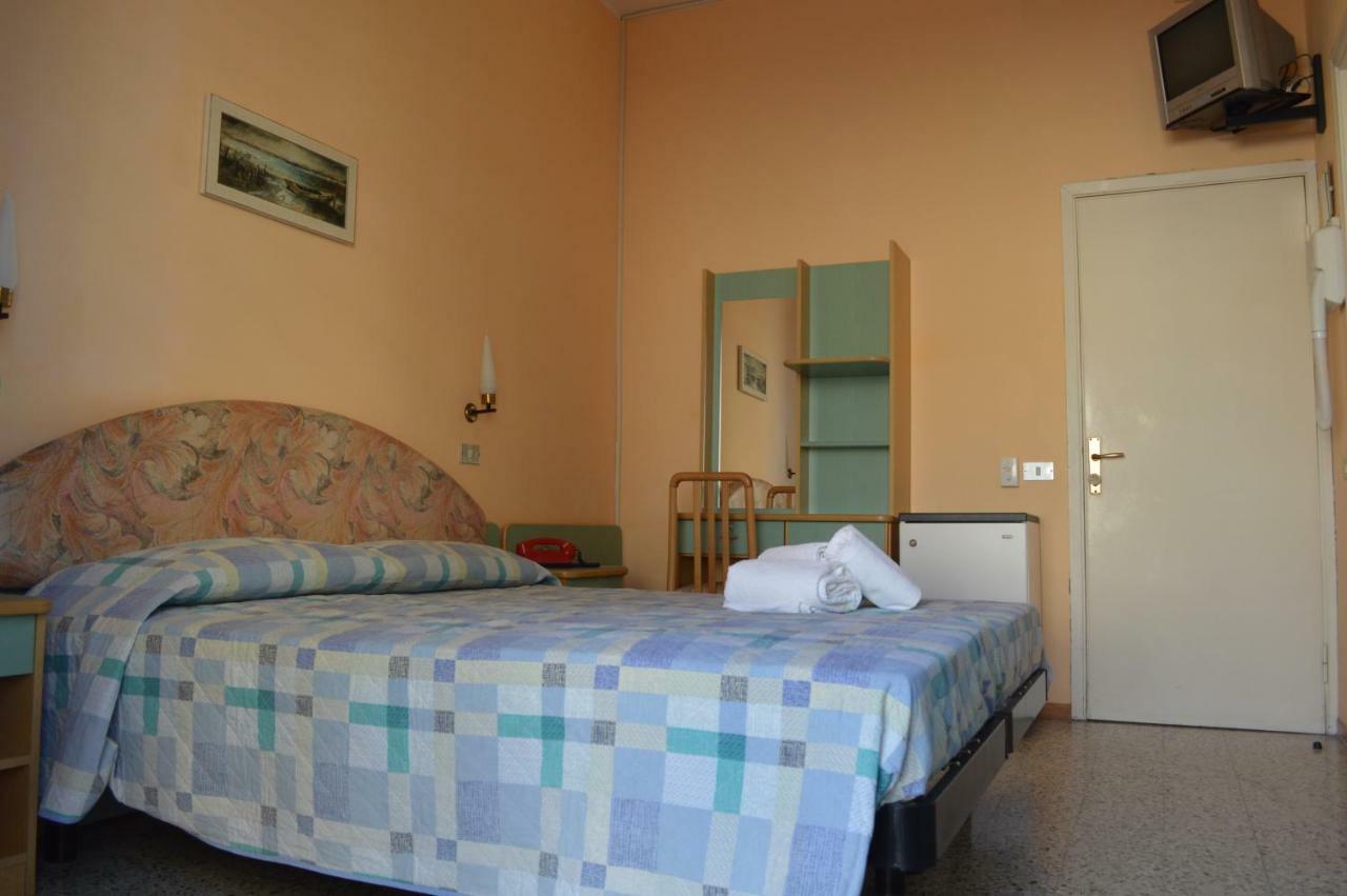 Hotel Lauretta Bellaria-Igea Marina Exteriör bild