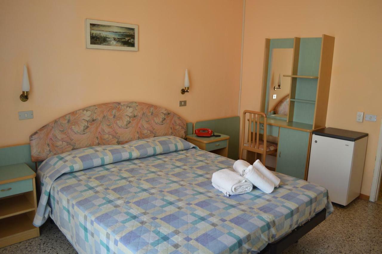 Hotel Lauretta Bellaria-Igea Marina Exteriör bild