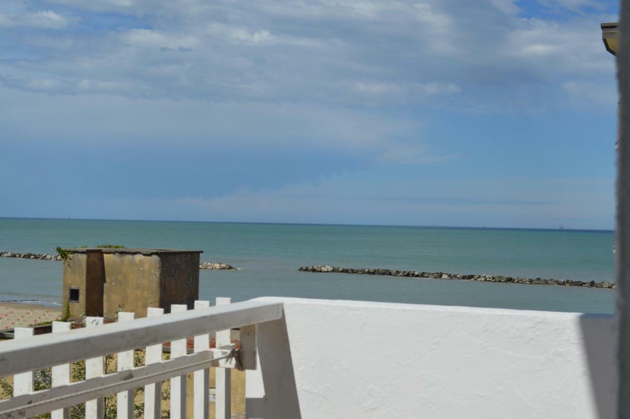 Hotel Lauretta Bellaria-Igea Marina Exteriör bild