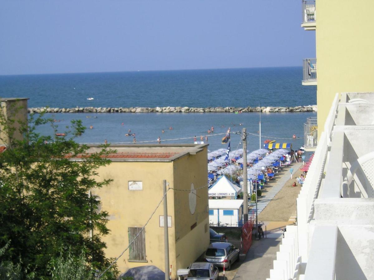 Hotel Lauretta Bellaria-Igea Marina Exteriör bild