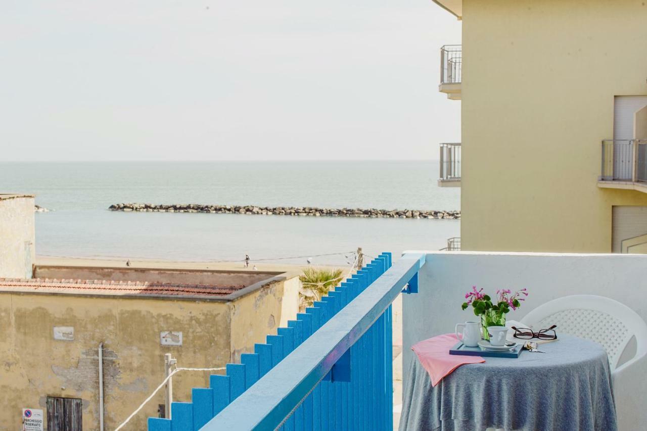 Hotel Lauretta Bellaria-Igea Marina Exteriör bild