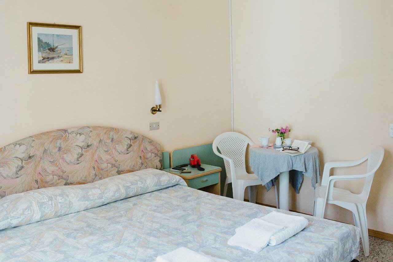 Hotel Lauretta Bellaria-Igea Marina Exteriör bild