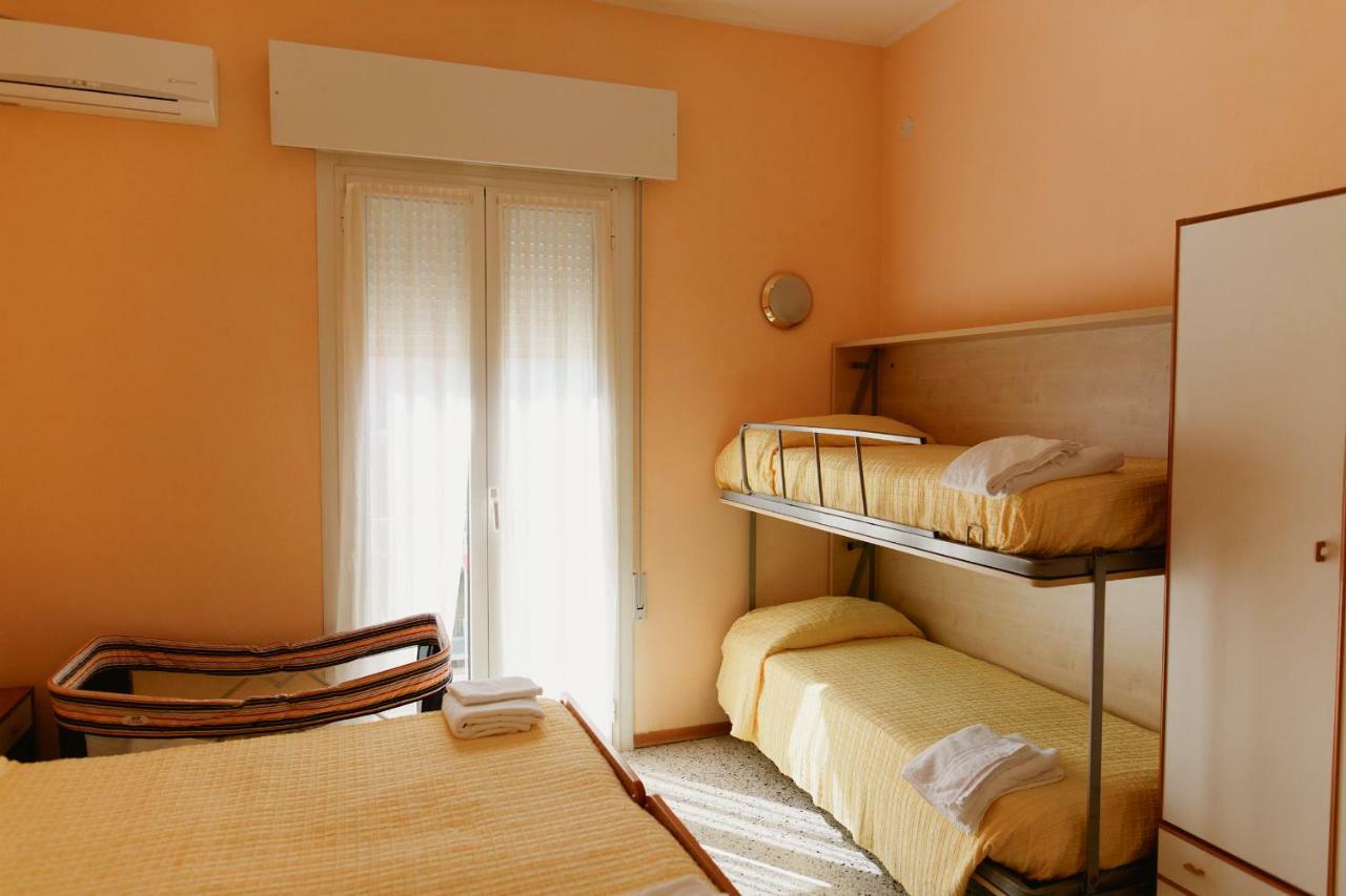 Hotel Lauretta Bellaria-Igea Marina Exteriör bild