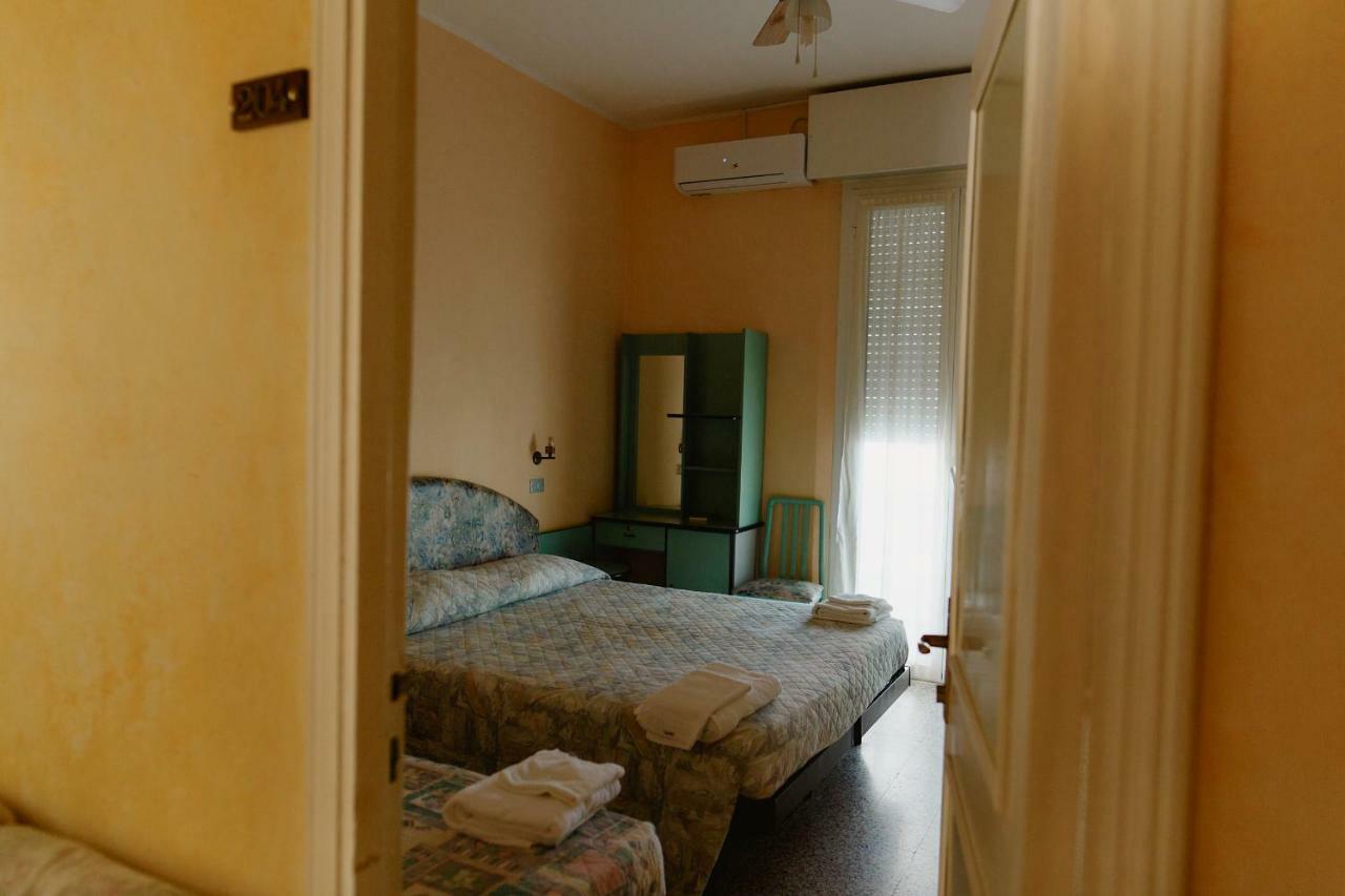 Hotel Lauretta Bellaria-Igea Marina Exteriör bild